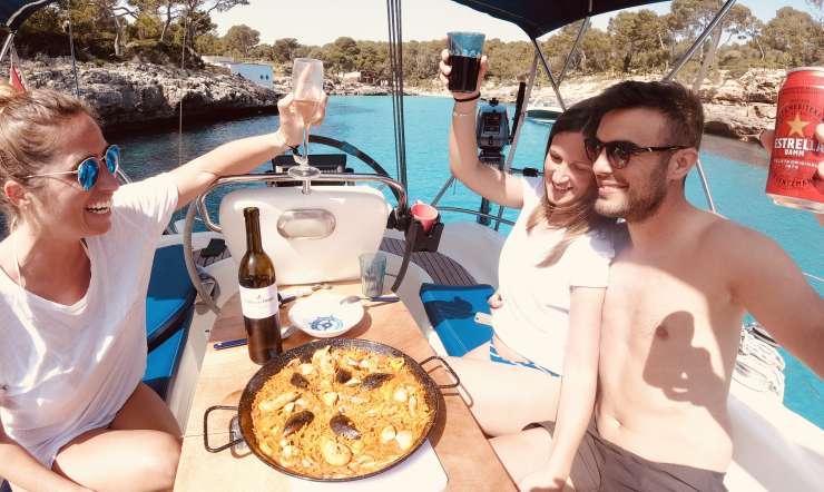 Paella en excursión en barco