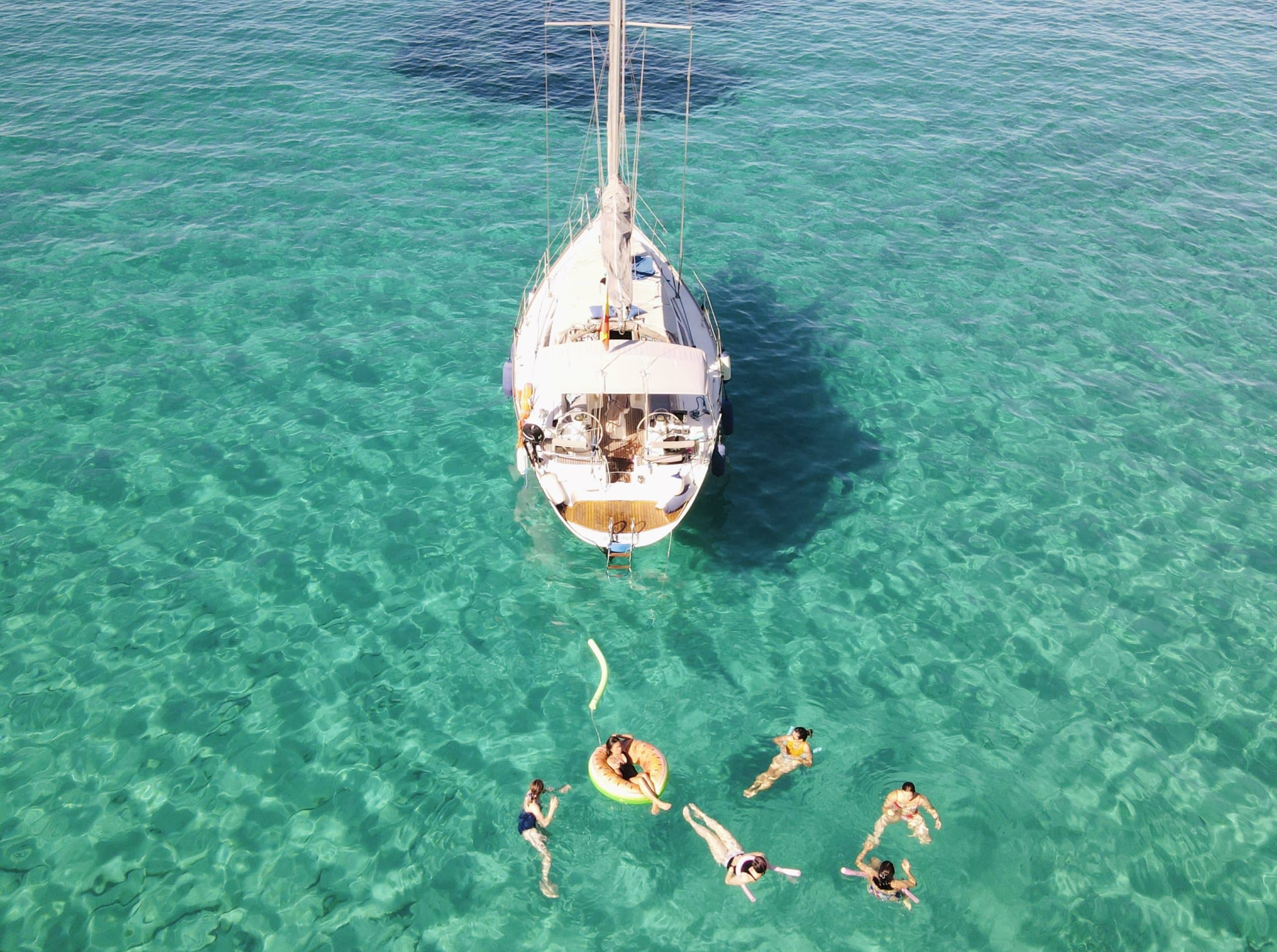 Group boarding a sailboat in Mallorca